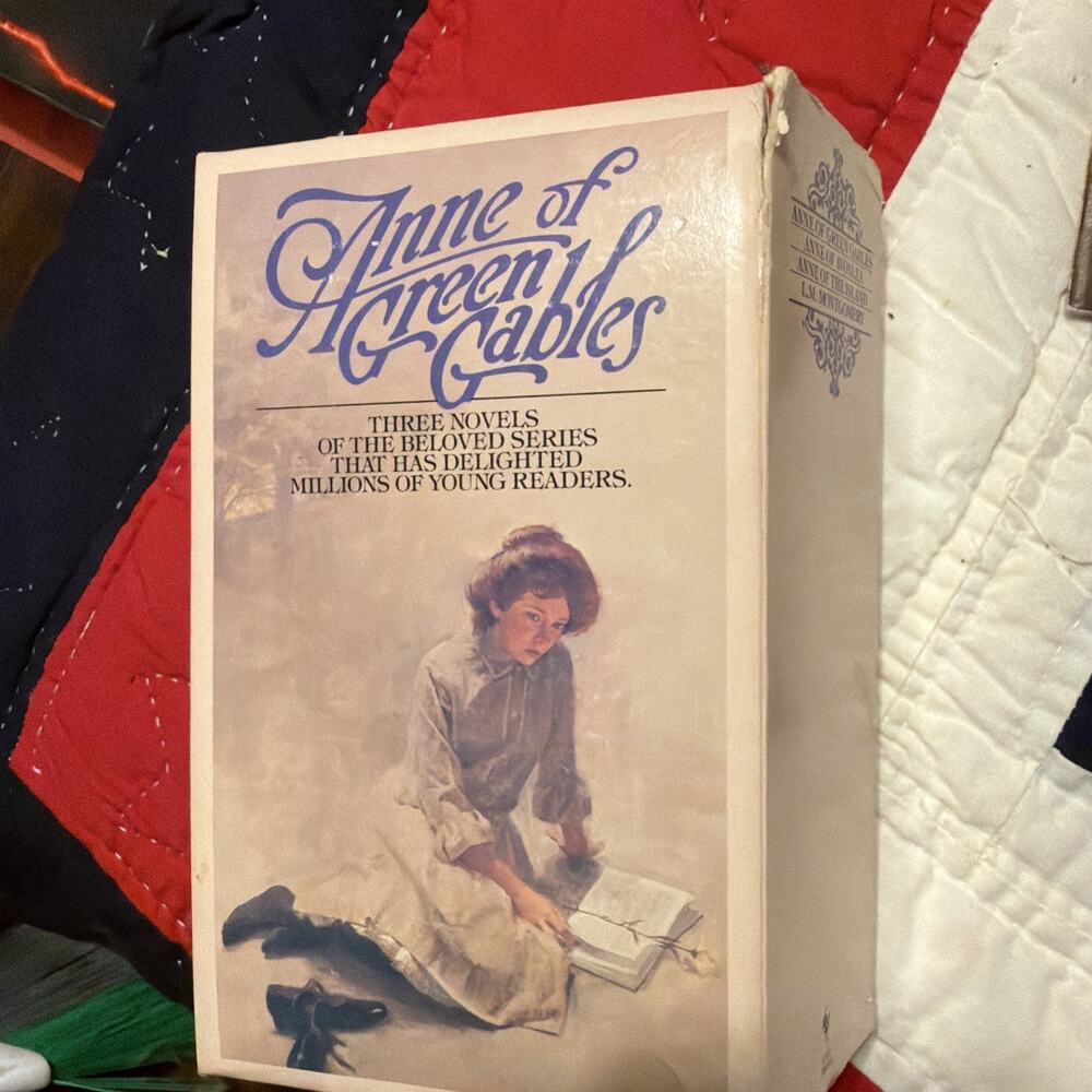 Vintage 1980's Anne of‎ Green Gables Three Novels Boxed Book Set 1 2 3